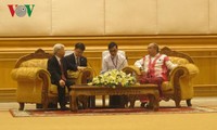 阮富仲会见缅甸联邦议会民族院议长曼温楷丹