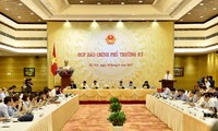 越南政府八月份例行记者会：努力实现全年增长百分之六点七的目标