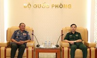 越南人民军总参谋长会见柬埔寨王家宪兵副司令