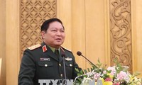越南国防部长吴春历与人民军总政治局和总后勤局举行工作座谈会