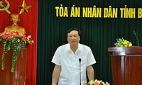 越南最高人民法院院长阮和平视察薄辽省