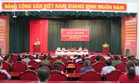 越南国会副主席丛氏放与山萝省木州县选民接触