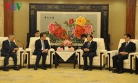 越南驻华大使与重庆市市长举行工作座谈
