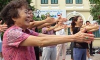 Lachyoga in Hanoi: Gesund und freundlich