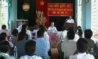 Parlamentarier beim Treffen mit Bürgern in Gia Lai