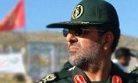 Iranische Infanterie hält ein Manöver ab