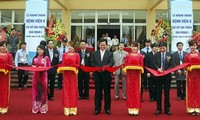 Premier beteiligt sich an der Einweihung eines Krebskrankenhauses in Hanoi
