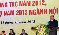 Vizepremierminister Nguyen Xuan Phuc bewertet die Verwaltungsreform als positiv