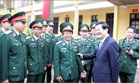 Staatspräsident Truong Tan Sang beglückwünscht Soldaten zum Tetfest