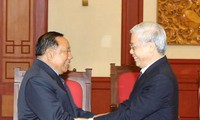 KPV-Generalsekretär Nguyen Phu Trong empfängt Delegation der laotischen Front
