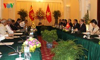 Parlamentspräsident Nguyen Sinh Hung trifft Sri Lankas Parlamentspräsident Rajapaksa
