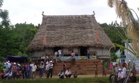 Guol-Haus der ethnischen Minderheit Co Tu