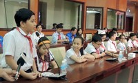 Leitung von Ho Chi Minh Stadt trifft Kinder zum neuen Jahr