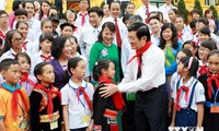Staatspräsident empfängt Kinder mit guten Leistungen aus schwierigen Verhältnissen 