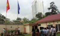 Hissen der ASEAN-Flagge und der vietnamesischen Flagge in Malaysia