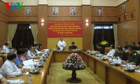 Vizepremierminister Nguyen Xuan Phuc und Parteileitung der Armee diskutieren über Justizreform