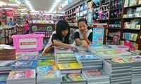 Markt für neues Schuljahr: vietnamesische Waren sind beliebt