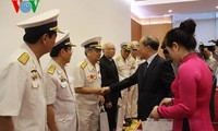 Parlamentspräsident Nguyen Sinh Hung trifft Veteranen der Truppe „Schiffe ohne Nummer“