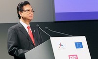 Premierminister Nguyen Tan Dung nimmt an inoffiziellem ASEAN-EU-Gipfel teil