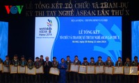 Vizepremierminister Nguyen Xuan Phuc nimmt an Abschlussfeier des ASEAN-Berufswettbewerbs teil