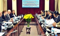 Dialog über Arbeit zwischen Vietnam und den USA