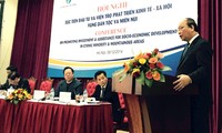 Vizepremierminister Nguyen Xuan Phuc nimmt an Investitionsförderungskonferenz für Bergregionen teil