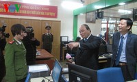 Vizepremierminister Nguyen Xuan Phuc überprüft Zentrum für öffentliche Verwaltung in Quang Ninh