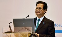 Premierminister Nguyen Tan Dung nimmt am Forum für Meereswirtschaft in Lissabon teil