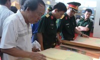 Ausstellung wertvoller Dokumente über Hoang Sa und Truong Sa in Quang Tri