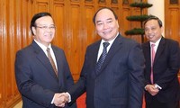 Vizepremier Nguyen Xuan Phuc empfängt Vertreter des laotischen Investitionsministeriums