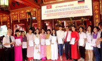 Übergabe der Stipendien von Hessen an ausgezeichnete vietnamesische Studenten
