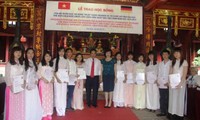 Übergabe von Hessen-Stipendien an 208 vietnamesische Studenten