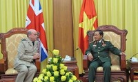 Generalstabschef Do Ba Ty trifft Vizechef des Generalstabs der britischen Streitkräfte Stuart Peach