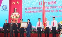 Vizestaatspräsidentin Nguyen Thi Doan nimmt an Feier zum Gründungstag der Handelshochschule teil