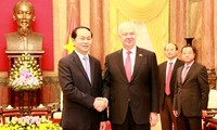 Staatspräsident Tran Dai Quang trifft Botschafter aus Russland und Japan