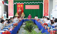 Parlamentspräsidentin Nguyen Thi Kim Ngan überprüft die Wahlvorbereitung in Hau Giang