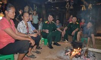 Kultur der ethnischen Minderheiten in Vietnam um den offenen Ofen