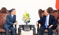 Premierminister Nguyen Xuan Phuc trifft ehemaligen Minister Südkoreas