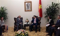 Vizepremierminister Trinh Dinh Dung trifft russischen Botschafter in Vietnam Vnukov