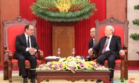 KPV-Generalsekretär Nguyen Phu Trong trifft Frankreichs Präsident François Hollande