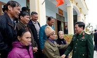 Verteidigungsminister Ngo Xuan Lich trifft Wähler in Ha Nam