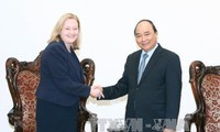 Premierminister Nguyen Xuan Phuc empfängt Irlands Botschafterin in Vietnam Cáit Moran