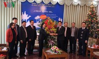 Leiterin des Zentralkomitees für Öffentlichkeitsarbeit Truong Thi Mai besucht Protestantenverein
