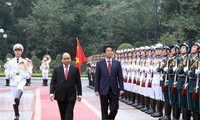 Gespräch zwischen Premierministern Vietnams und Japans