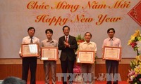 Vietnamesen in Kambodscha und Algerien begrüßen das Neujahrsfest 2017