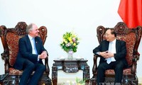 Premierminister Nguyen Xuan Phuc trifft Vorsitzende der Konzerne Jardines Matheson und Unilever