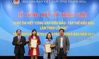 Preiseübergabe „Vorbildliche Bürger und Kollektive, die den Worten von Präsident Ho Chi Minh folgen“