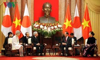Japans Kaiser und Kaiserin schließen ihren Vietnambesuch ab