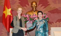Parlamentspräsidentin Nguyen Thi Kim Ngan empfängt Botschafter Norwegens und Tschechiens