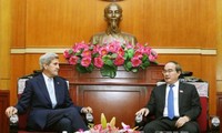 Parteisekretär von Ho Chi Minh Stadt empfängt ehemaligen US-Außenminister